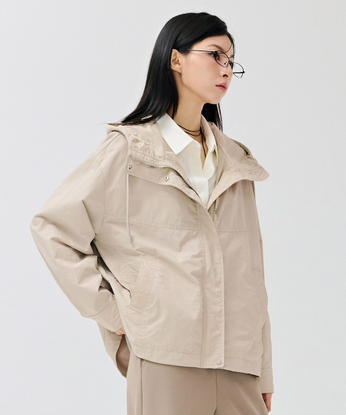 CHASECULT(チェイスカルト)の「女性フードジャケット-ベージュ(ナイロンジャケット・レディース・Beige・90/85)」の4枚目の写真
