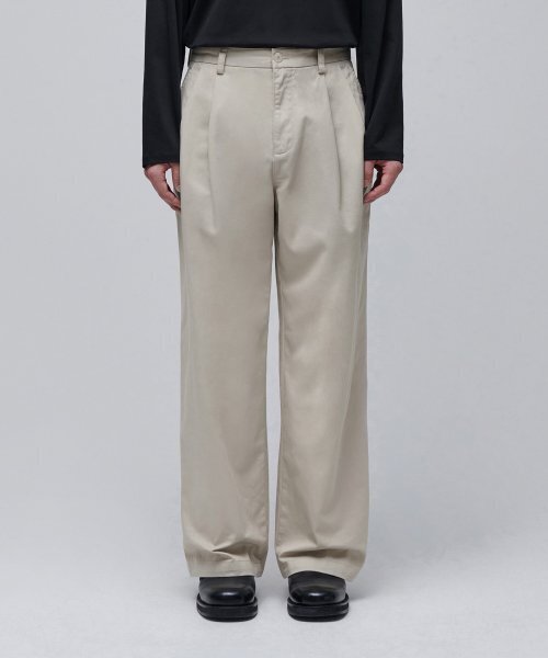 MUSINSA STANDARD（ムシンサスタンダード）の「ツーピンタックワイドチノパンツ [ライトベージュ]（その他パンツ・メンズ・その他・30/31/33/26/27/28/29/40/38/42/36/34/32）」の2枚目の写真