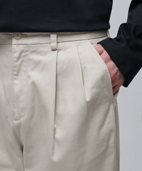 MUSINSA STANDARD（ムシンサスタンダード）の「ツーピンタックワイドチノパンツ [ライトベージュ]（その他パンツ・メンズ・その他・30/31/33/26/27/28/29/40/38/42/36/34/32）」の5枚目の写真