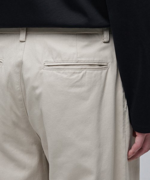 MUSINSA STANDARD（ムシンサスタンダード）の「ツーピンタックワイドチノパンツ [ライトベージュ]（その他パンツ・メンズ・その他・30/31/33/26/27/28/29/40/38/42/36/34/32）」の6枚目の写真