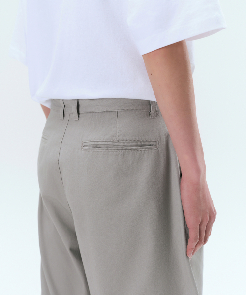 MUSINSA STANDARD（ムシンサスタンダード）の「ツーピンタックワイドチノショーツ [ライトウォームグレー]（その他パンツ・メンズ・その他・40/38/33/26/27/28/29/42/36/34/32/30/31）」の6枚目の写真