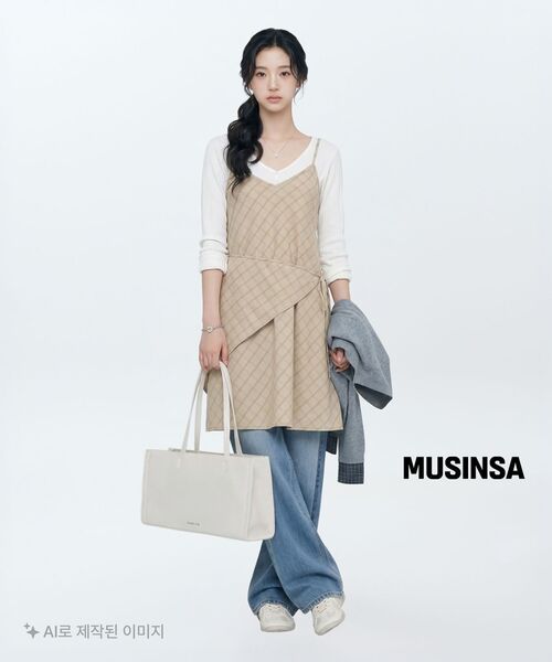 MUSINSA STANDARD WOMAN（ムシンサスタンダードウーマン）の「ウィメンズリネンライクワイドデニムパンツ[ライトインディゴ]（デニムパンツ・レディース・その他・23/25/26/27/28/29/30/24/32）」の7枚目の写真