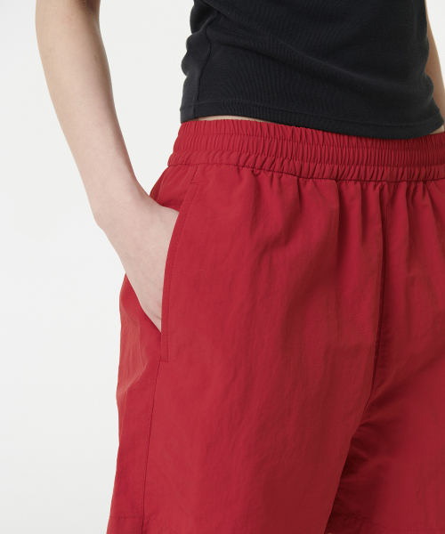 MUSINSA STANDARD WOMAN（ムシンサスタンダードウーマン）の「ウィメンズナイロンバンディングショーツ[レッド]（その他パンツ・レディース・その他・24/28/30/26）」の6枚目の写真