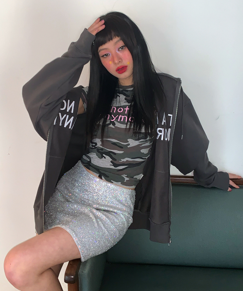 YOUHEE（ユヒ）の「CAMO LETTERING T-SHIRTS GREY（Tシャツ/カットソー・レディース・その他・FREE）」の12枚目の写真