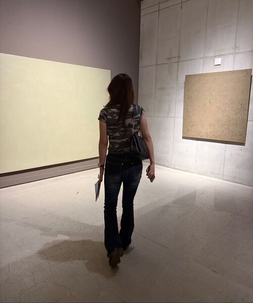 YOUHEE（ユヒ）の「CAMO LETTERING T-SHIRTS GREY（Tシャツ/カットソー・レディース・その他・FREE）」の9枚目の写真