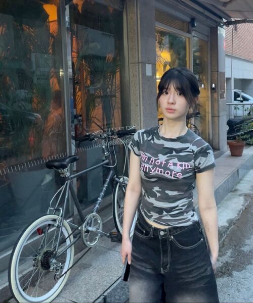 YOUHEE（ユヒ）の「CAMO LETTERING T-SHIRTS GREY（Tシャツ/カットソー・レディース・その他・FREE）」の10枚目の写真