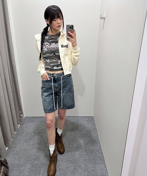 YOUHEE（ユヒ）の「CAMO LETTERING T-SHIRTS GREY（Tシャツ/カットソー・レディース・その他・FREE）」の2枚目の写真