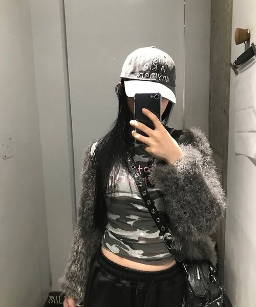 YOUHEE（ユヒ）の「CAMO LETTERING T-SHIRTS GREY（Tシャツ/カットソー・レディース・その他・FREE）」の4枚目の写真