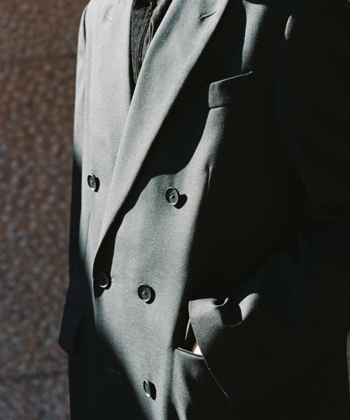 LIDNM（リドム）の「DOUBLE BREASTED CHESTER（チェスターコート・メンズ・ダークグレー・SMALL/MEDIUM/LARGE）」の2枚目の写真