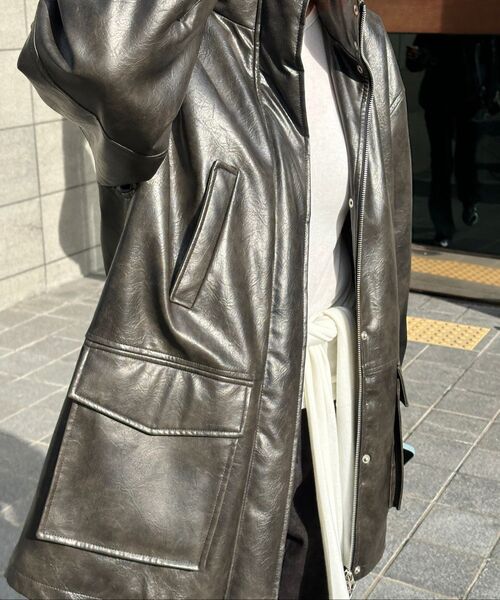 ETMON(エトモン)の「Faux Leather Fur Coat, Black(チェスターコート・レディース・その他・F)」の4枚目の写真
