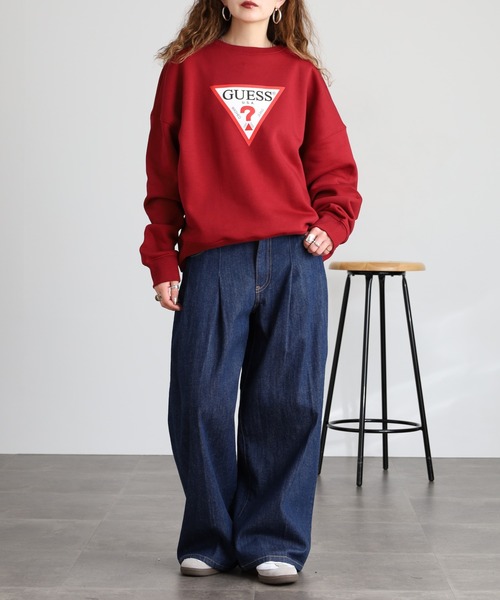 GUESS JEANS（ゲスジーンズ）の「GUESS JEANS アイコニック トライアングルクルーネックスウェット（スウェット・レディース・ブラック/レッド・XS/L/M/S）」の14枚目の写真