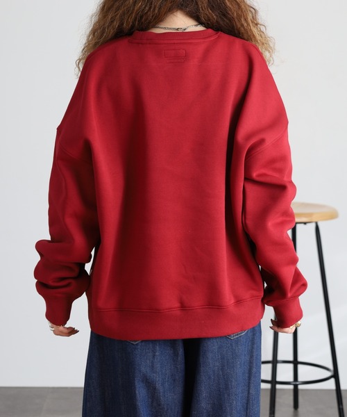 GUESS JEANS（ゲスジーンズ）の「GUESS JEANS アイコニック トライアングルクルーネックスウェット（スウェット・レディース・ブラック/レッド・XS/L/M/S）」の18枚目の写真