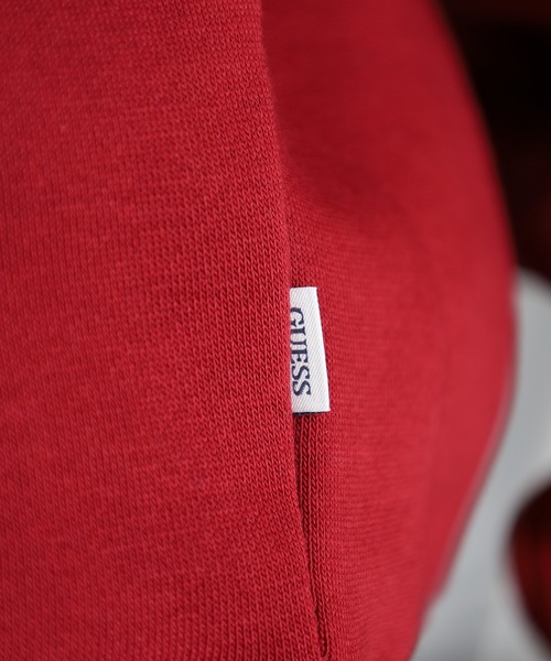 GUESS JEANS（ゲスジーンズ）の「GUESS JEANS アイコニック トライアングルクルーネックスウェット（スウェット・レディース・ブラック/レッド・XS/L/M/S）」の22枚目の写真