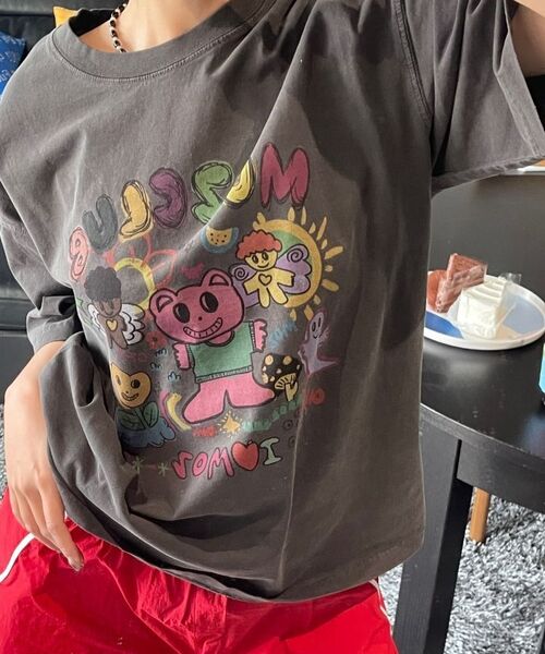 MOZMOZ(モズモズ)の「セキネンピルクマ オーバーサイズ ピグメント 半袖Tシャツ ブルー(Tシャツ/カットソー・レディース・その他・M/XL/XXL)」の7枚目の写真