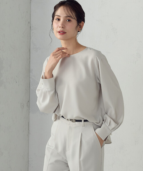 COMME CA ISM(コムサイズム)の「【宮城舞さん着用】【セットアップ対応】ポリエステルツイル パールボタンブラウス(シャツ/ブラウス・レディース・グレー/ネイビー/ホワイト・X-SMALL/SMALL/MEDIUM/LARGE/X-LARGE)」の3枚目の写真