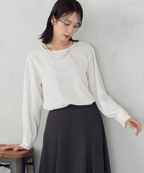 COMME CA ISM(コムサイズム)の「【宮城舞さん着用】【セットアップ対応】ポリエステルツイル パールボタンブラウス(シャツ/ブラウス・レディース・グレー/ネイビー/ホワイト・X-SMALL/SMALL/MEDIUM/LARGE/X-LARGE)」の2枚目の写真