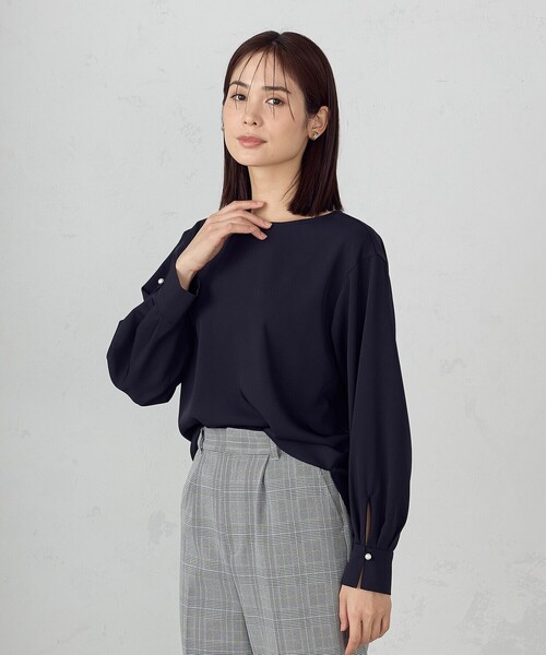 COMME CA ISM(コムサイズム)の「【宮城舞さん着用】【セットアップ対応】ポリエステルツイル パールボタンブラウス(シャツ/ブラウス・レディース・グレー/ネイビー/ホワイト・X-SMALL/SMALL/MEDIUM/LARGE/X-LARGE)」の8枚目の写真