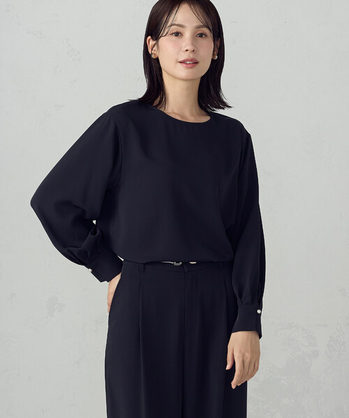 COMME CA ISM(コムサイズム)の「【宮城舞さん着用】【セットアップ対応】ポリエステルツイル パールボタンブラウス(シャツ/ブラウス・レディース・グレー/ネイビー/ホワイト・X-SMALL/SMALL/MEDIUM/LARGE/X-LARGE)」の7枚目の写真