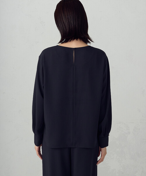 COMME CA ISM(コムサイズム)の「【宮城舞さん着用】【セットアップ対応】ポリエステルツイル パールボタンブラウス(シャツ/ブラウス・レディース・グレー/ネイビー/ホワイト・X-SMALL/SMALL/MEDIUM/LARGE/X-LARGE)」の4枚目の写真