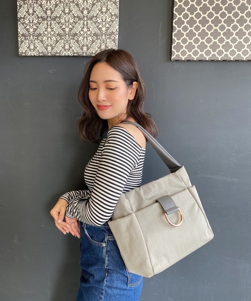 LEBELIER(ルベリエ)の「デミ柄パーツ付10ポケ2WAY(トートバッグ・レディース・ブラック/アイボリー/ライトグリーン・FREE)」の2枚目の写真
