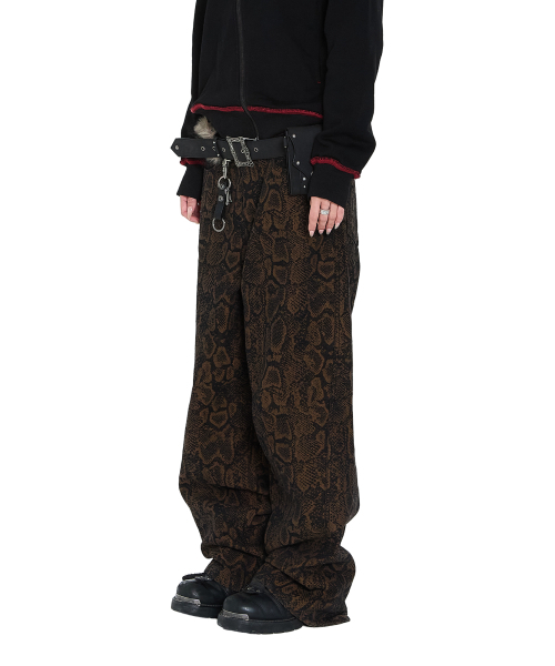 セール】Python Patterned Denim Pants (Brown)（デニムパンツ