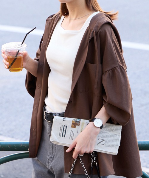 BONLECILL(ボンルシール)の「【UVカット率97%】ライトシアーギャザー 涼しげ オーバーフーディーシャツパーカー【纏うUVケア - ソルヴェール】(シャツ/ブラウス・レディース・ブラウン/ピンク/ネイビー系1/ベージュ/ブルー系1/ブラック/ライトブルー/オフホワイト/チャコールグレー/ライトイエロー・FREE)」の4枚目の写真