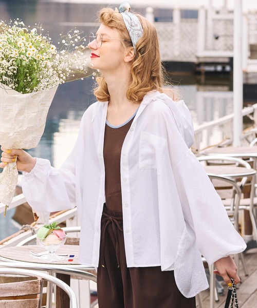 BONLECILL(ボンルシール)の「【UVカット率97%】ライトシアーギャザー 涼しげ オーバーフーディーシャツパーカー【纏うUVケア - ソルヴェール】(シャツ/ブラウス・レディース・ブラウン/ピンク/ネイビー系1/ベージュ/ブルー系1/ブラック/ライトブルー/オフホワイト/チャコールグレー/ライトイエロー・FREE)」の20枚目の写真