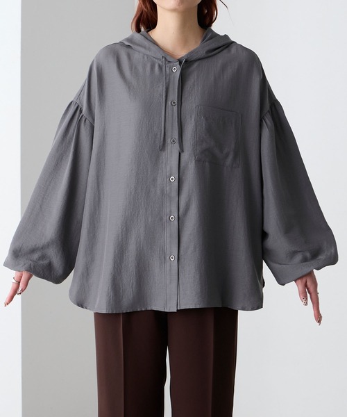 BONLECILL(ボンルシール)の「【UVカット率97%】ライトシアーギャザー 涼しげ オーバーフーディーシャツパーカー【纏うUVケア - ソルヴェール】(シャツ/ブラウス・レディース・ブラウン/ピンク/ネイビー系1/ベージュ/ブルー系1/ブラック/ライトブルー/オフホワイト/チャコールグレー/ライトイエロー・FREE)」の11枚目の写真