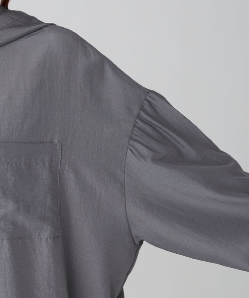 BONLECILL(ボンルシール)の「【UVカット率97%】ライトシアーギャザー 涼しげ オーバーフーディーシャツパーカー【纏うUVケア - ソルヴェール】(シャツ/ブラウス・レディース・ブラウン/ピンク/ネイビー系1/ベージュ/ブルー系1/ブラック/ライトブルー/オフホワイト/チャコールグレー/ライトイエロー・FREE)」の17枚目の写真