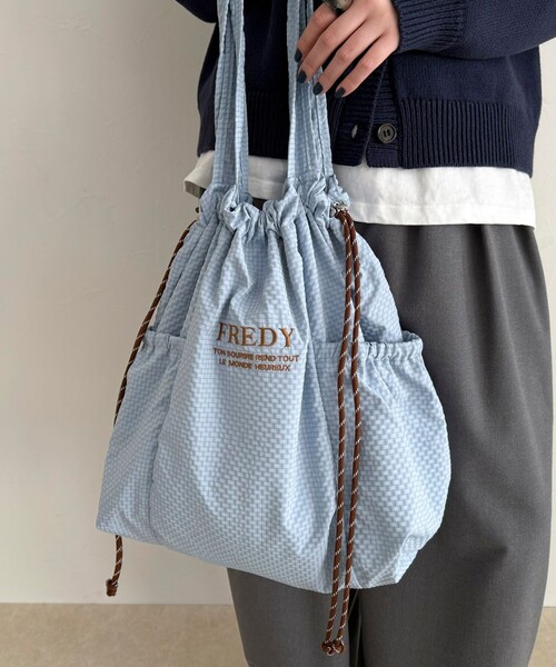 fredy emue（フレディエミュ）の「撥水サッカーサイドポケットトートバッグ（トートバッグ・レディース・ブラック/ベージュ/チャコールグレー/グレイッシュブルー/アイボリー・FREE）」の20枚目の写真