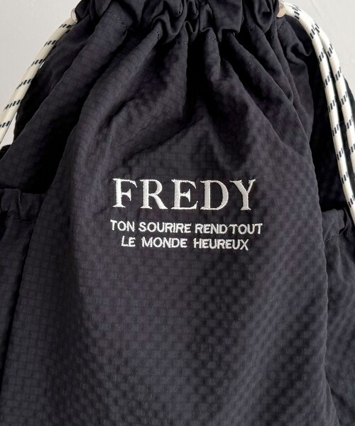 fredy emue（フレディエミュ）の「撥水サッカーサイドポケットトートバッグ（トートバッグ・レディース・ブラック/ベージュ/チャコールグレー/グレイッシュブルー/アイボリー・FREE）」の16枚目の写真