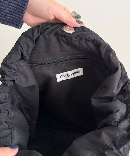 fredy emue（フレディエミュ）の「撥水サッカーサイドポケットトートバッグ（トートバッグ・レディース・ブラック/ベージュ/チャコールグレー/グレイッシュブルー/アイボリー・FREE）」の18枚目の写真