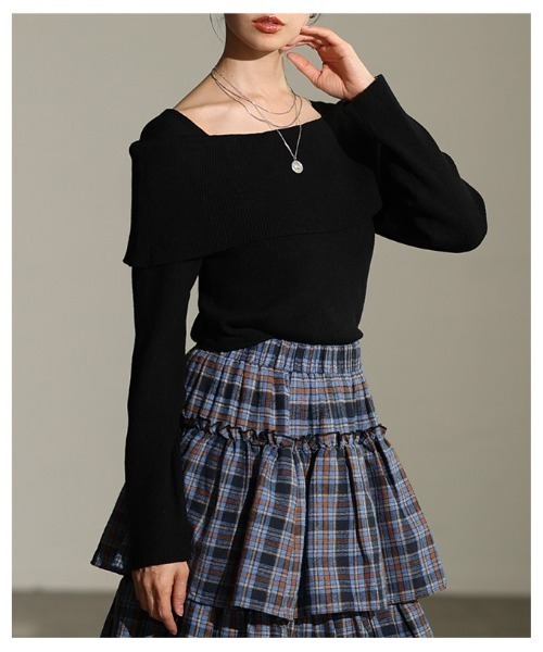 Sawa a la mode（サワアラモード）の「リボンブローチ付きオフショル風ニットトップス（ニット/セーター・レディース・オフホワイト・FREE）」の4枚目の写真