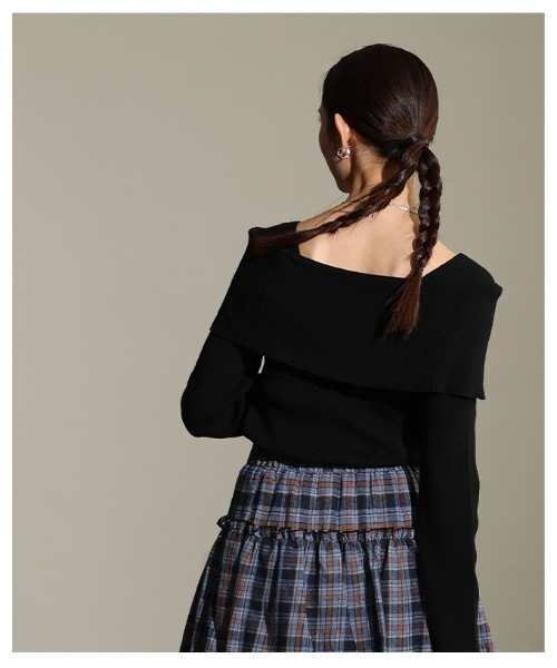 Sawa a la mode（サワアラモード）の「リボンブローチ付きオフショル風ニットトップス（ニット/セーター・レディース・オフホワイト・FREE）」の11枚目の写真