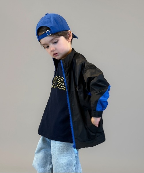 GROOVY COLORS(グルービーカラーズ)の「Recycled Polyester 2tone Zip Jacket(マウンテンパーカー・キッズ・ブラック/ベージュ・135/145)」の8枚目の写真