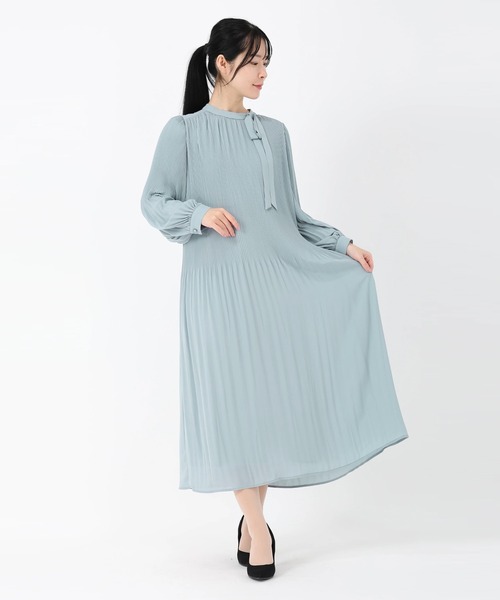 STRAWBERRY-FIELDS(ストロベリーフィールズ)の「ジョーゼット_クリスタルプリーツワンピース(ワンピース・レディース・ブラック×ベージュ/ネイビー/ライトブルー・2)」の2枚目の写真