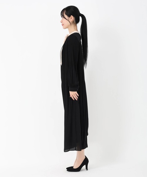 STRAWBERRY-FIELDS(ストロベリーフィールズ)の「ジョーゼット_クリスタルプリーツワンピース(ワンピース・レディース・ブラック×ベージュ/ネイビー/ライトブルー・2)」の5枚目の写真