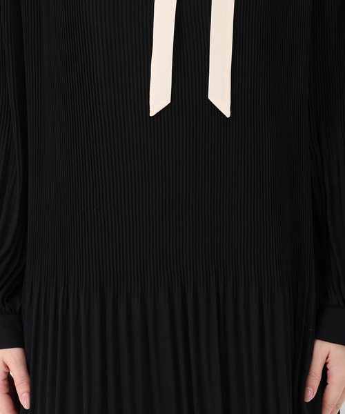 STRAWBERRY-FIELDS(ストロベリーフィールズ)の「ジョーゼット_クリスタルプリーツワンピース(ワンピース・レディース・ブラック×ベージュ/ネイビー/ライトブルー・2)」の10枚目の写真