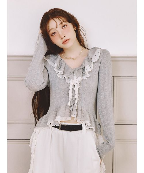 LILY BROWN（リリーブラウン）の「ボリュームフリルニットトップス（ニット/セーター・レディース・オフホワイト/グレー/ターコイズブルー・F）」の2枚目の写真