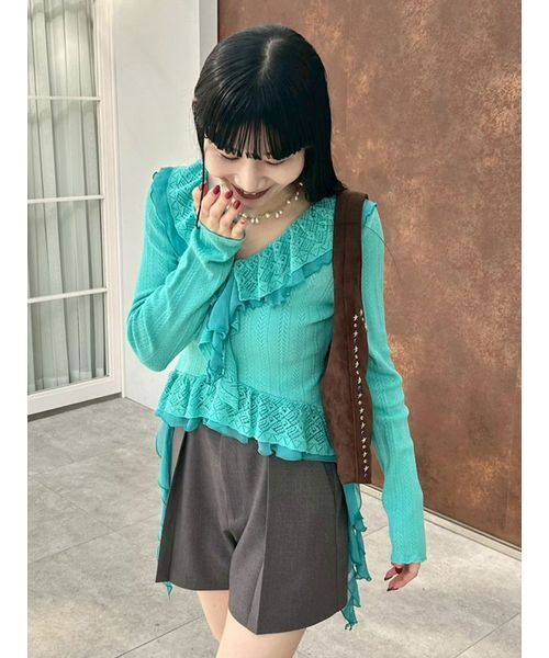 LILY BROWN（リリーブラウン）の「ボリュームフリルニットトップス（ニット/セーター・レディース・オフホワイト/グレー/ターコイズブルー・F）」の3枚目の写真