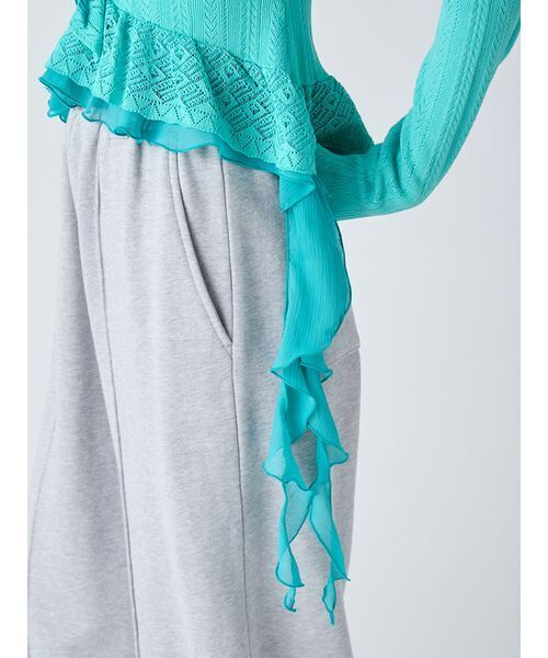 LILY BROWN（リリーブラウン）の「ボリュームフリルニットトップス（ニット/セーター・レディース・オフホワイト/グレー/ターコイズブルー・F）」の4枚目の写真