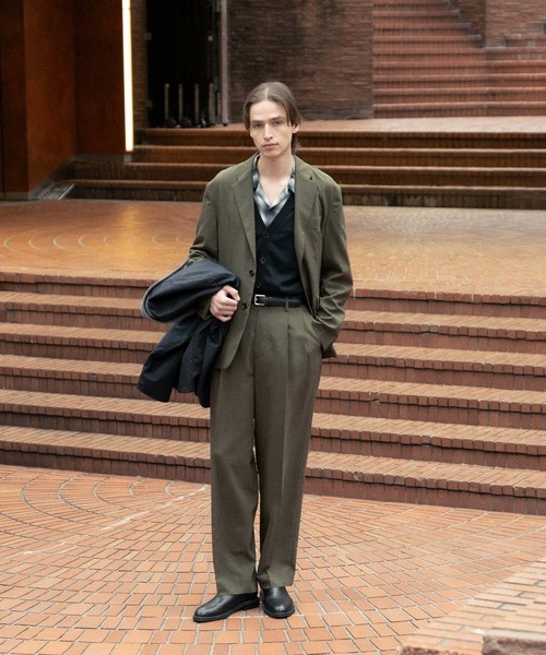 ADAM ET ROPE'(アダムエロペ)の「【COVEROSS/カバロス】テーラードジャケット×イージースラックス セットアップ(セットアップ・メンズ・ネイビー/ブラック/カーキ・S/M/L)」の9枚目の写真