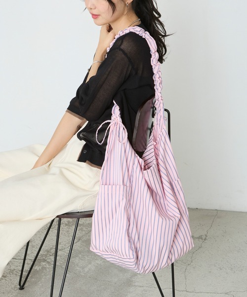 forksy.(フォルクシー)の「【forksy.】2way ギャザーストライプ ショルダー トートバッグ(トートバッグ・レディース・ブルー/アイボリー/ラベンダー/モカ/ピンク・FREE)」の5枚目の写真