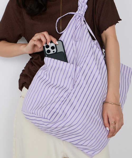 forksy.(フォルクシー)の「【forksy.】2way ギャザーストライプ ショルダー トートバッグ(トートバッグ・レディース・ブルー/アイボリー/ラベンダー/モカ/ピンク・FREE)」の8枚目の写真