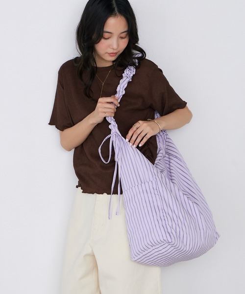 forksy.(フォルクシー)の「【forksy.】2way ギャザーストライプ ショルダー トートバッグ(トートバッグ・レディース・ブルー/アイボリー/ラベンダー/モカ/ピンク・FREE)」の11枚目の写真