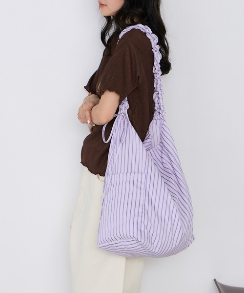 forksy.(フォルクシー)の「【forksy.】2way ギャザーストライプ ショルダー トートバッグ(トートバッグ・レディース・ブルー/アイボリー/ラベンダー/モカ/ピンク・FREE)」の12枚目の写真