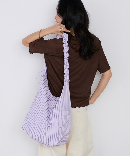 forksy.(フォルクシー)の「【forksy.】2way ギャザーストライプ ショルダー トートバッグ(トートバッグ・レディース・ブルー/アイボリー/ラベンダー/モカ/ピンク・FREE)」の13枚目の写真