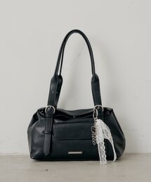 Chico（チコ）の「チャーム付き横長ベルトハンドルバッグ（ボストンバッグ）」