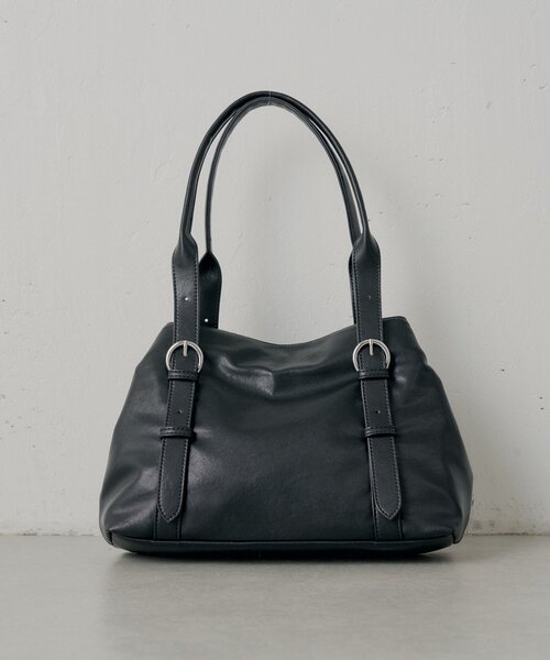 Chico(チコ)の「チャーム付き横長ベルトハンドルバッグ(ボストンバッグ・レディース・ブラック/アイボリー/ピンク系その他3/ベージュ系その他3・FREE)」の5枚目の写真