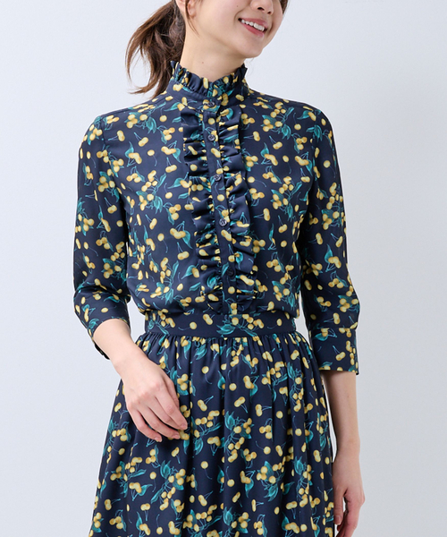 NARACAMICIE(ナラカミーチェ)の「【NARACAMICIE】チェリー柄フリル七分袖ブラウス(シャツ/ブラウス・レディース・ブルー/ネイビー・S/L/M)」の2枚目の写真